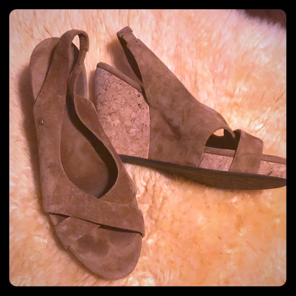 Gorgeous‎ pair of UGG-Hazel wedges